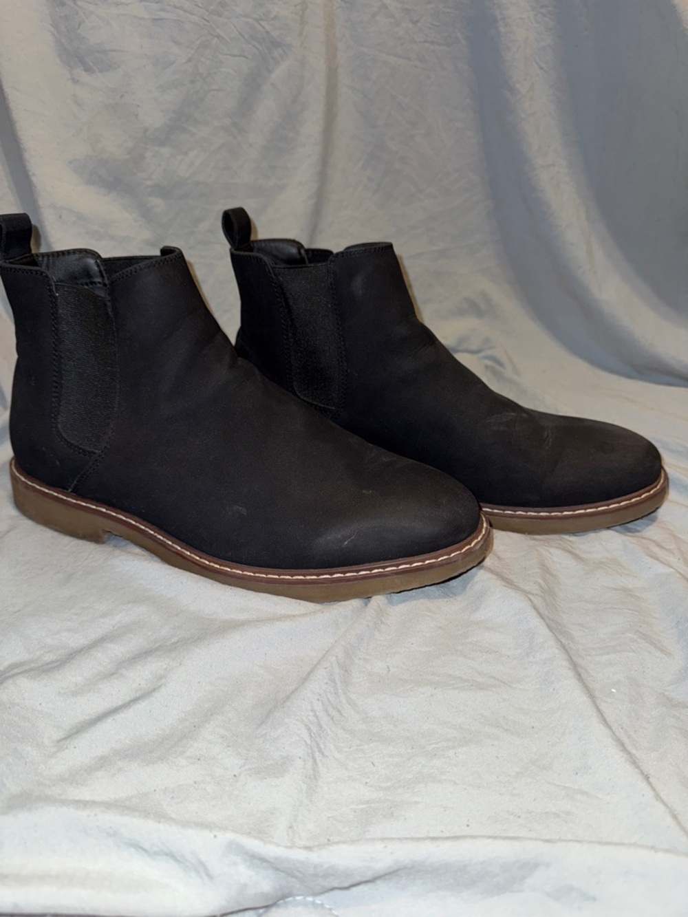 Men's Black Chukka Boots with Contrast Sole